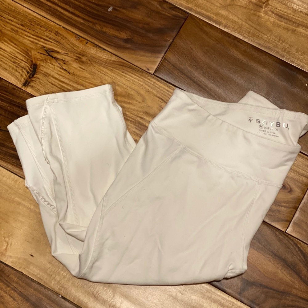 Soybu Sz M White Cropped Leggings w/ruffles